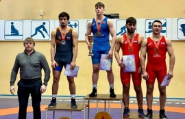 Четыре награды омских борцов на первенстве Сибири