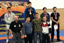 Омские борцы завоевали пять наград на чемпионате СФО в Красноярске
